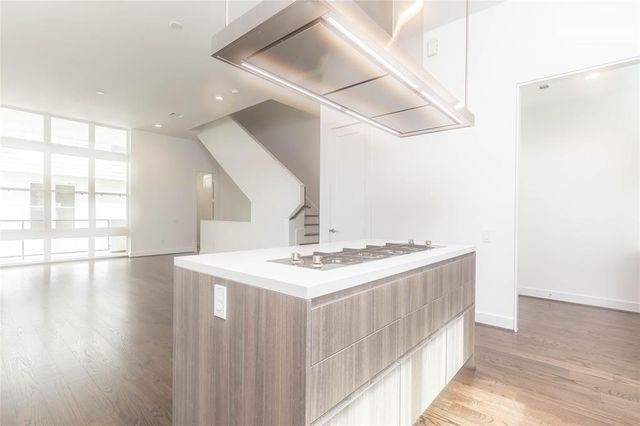 5868 E Post Oak Lane, Houston, TX 77055