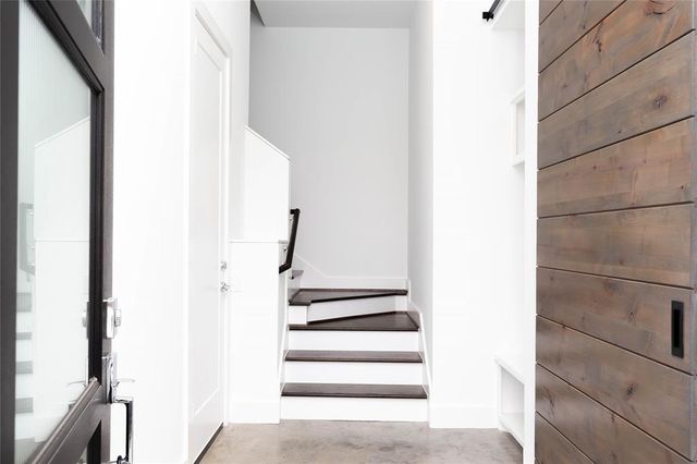 5868 E Post Oak Lane, Houston, TX 77055