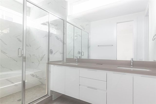 5868 E Post Oak Lane, Houston, TX 77055