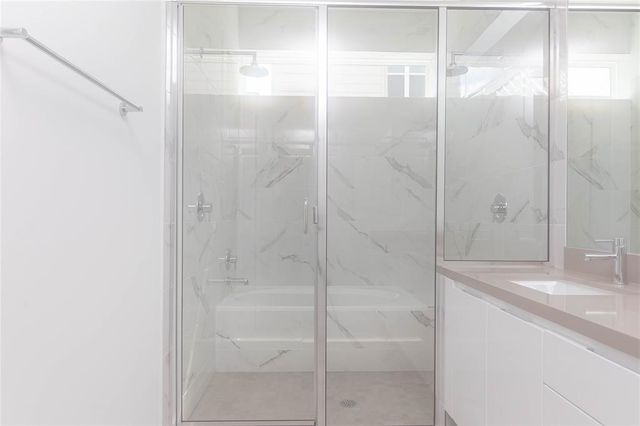 5868 E Post Oak Lane, Houston, TX 77055