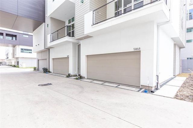 5868 E Post Oak Lane, Houston, TX 77055