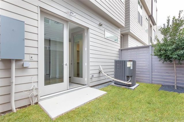 5868 E Post Oak Lane, Houston, TX 77055