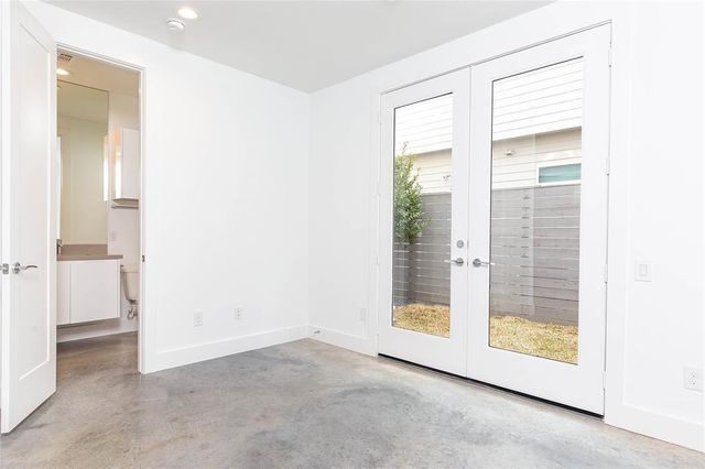 5868 E Post Oak Lane, Houston, TX 77055