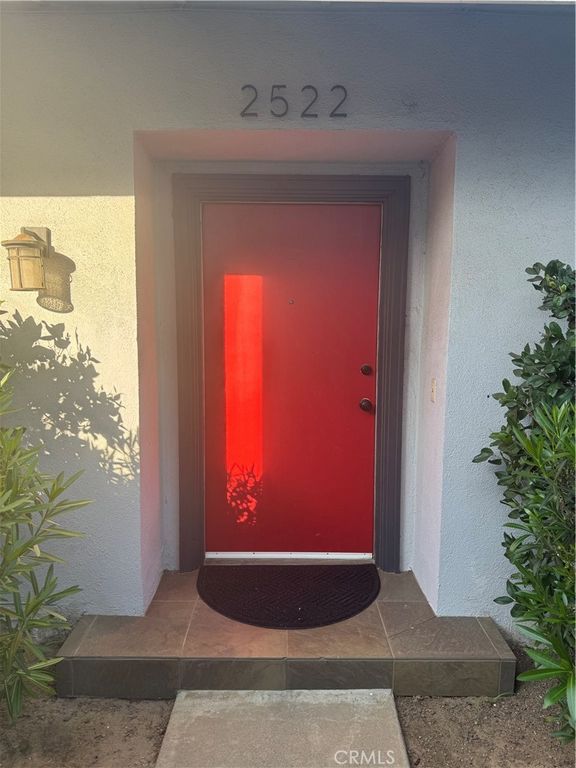 2522 University, Newport Beach, CA 92660