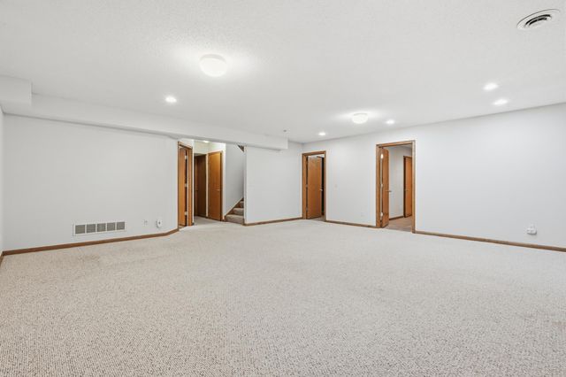 18070 39th Place N, Plymouth, MN 55446