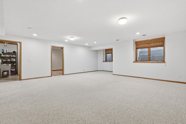 18070 39th Place N, Plymouth, MN 55446