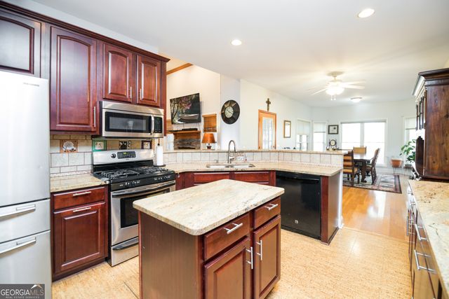 5191 Sr 18 Highway, West Point, GA 31833