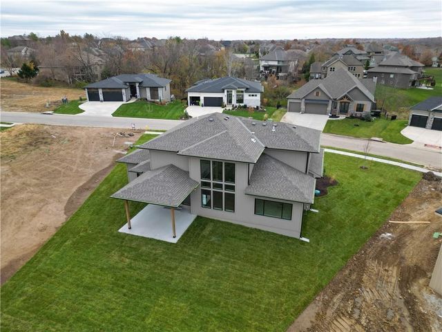 2531 NE Woodland Oak Circle, Lee's Summit, MO 64086