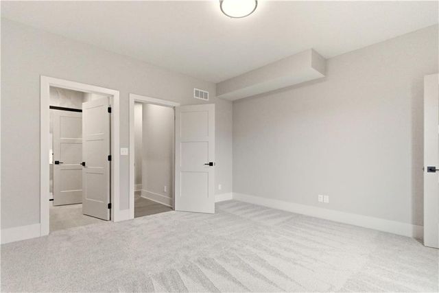 2531 NE Woodland Oak Circle, Lee's Summit, MO 64086