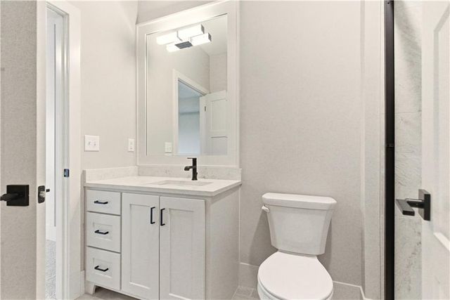 2531 NE Woodland Oak Circle, Lee's Summit, MO 64086