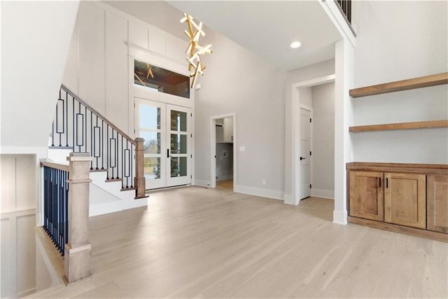 2531 NE Woodland Oak Circle, Lee's Summit, MO 64086