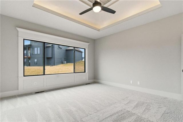 2531 NE Woodland Oak Circle, Lee's Summit, MO 64086