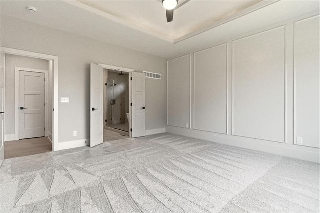 2531 NE Woodland Oak Circle, Lee's Summit, MO 64086