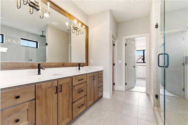 2531 NE Woodland Oak Circle, Lee's Summit, MO 64086