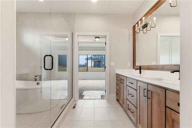 2531 NE Woodland Oak Circle, Lee's Summit, MO 64086