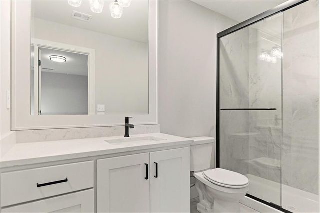 2531 NE Woodland Oak Circle, Lee's Summit, MO 64086