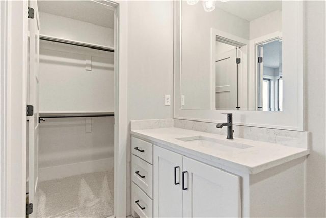 2531 NE Woodland Oak Circle, Lee's Summit, MO 64086