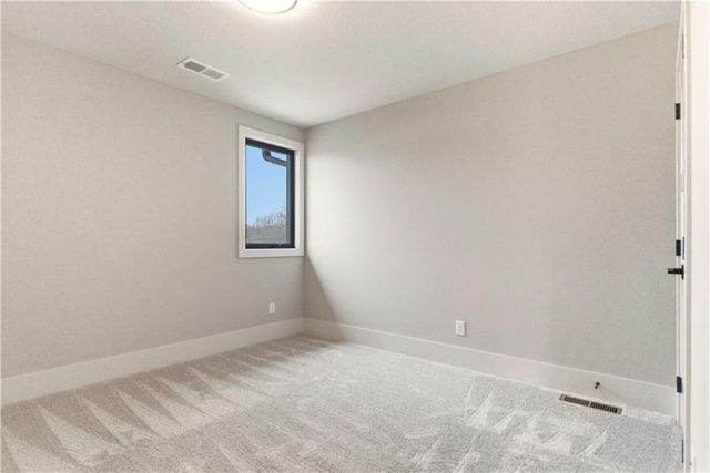 2531 NE Woodland Oak Circle, Lee's Summit, MO 64086