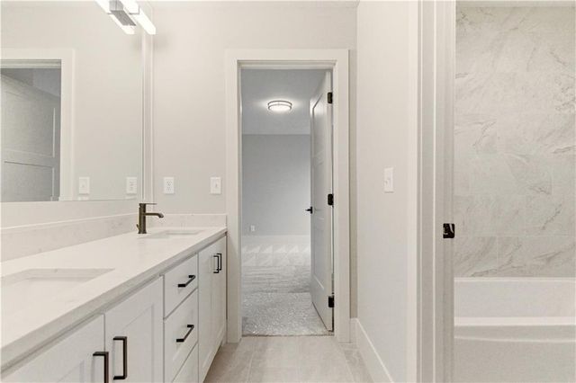 2531 NE Woodland Oak Circle, Lee's Summit, MO 64086