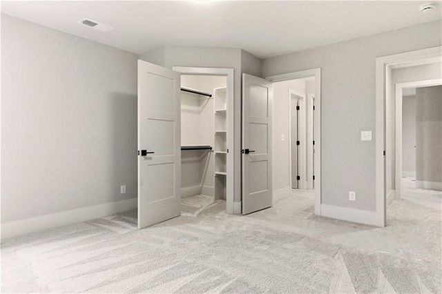 2531 NE Woodland Oak Circle, Lee's Summit, MO 64086