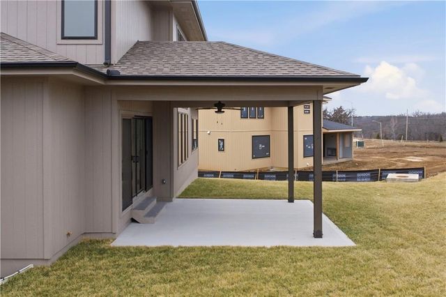 2531 NE Woodland Oak Circle, Lee's Summit, MO 64086
