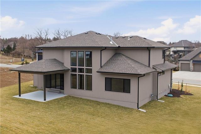 2531 NE Woodland Oak Circle, Lee's Summit, MO 64086