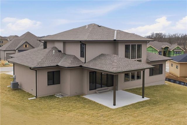 2531 NE Woodland Oak Circle, Lee's Summit, MO 64086