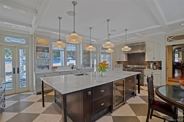 534 Pelham Manor Road, Pelham, NY 10803