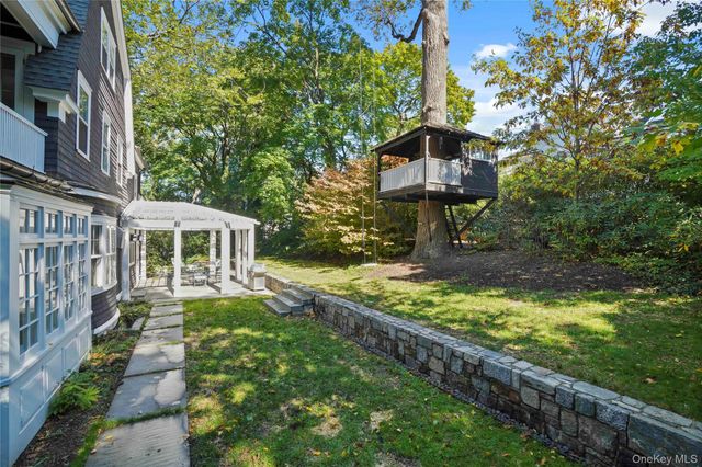 534 Pelham Manor Road, Pelham, NY 10803