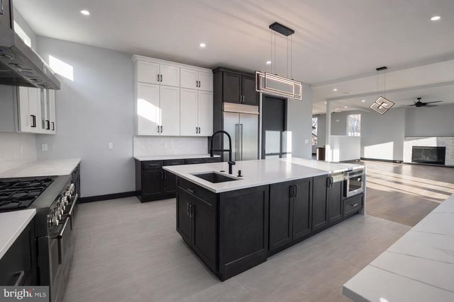 2613 BEACON HILL RD, Alexandria, VA 22306