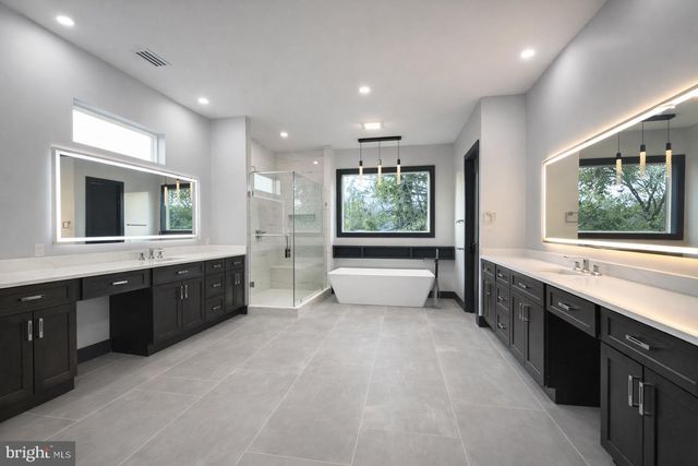 2613 BEACON HILL RD, Alexandria, VA 22306