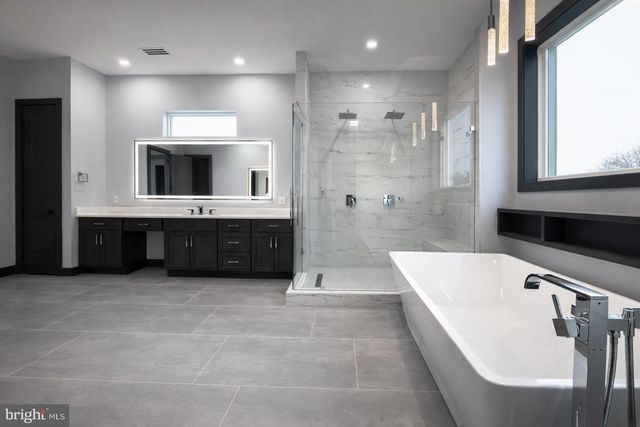 2613 BEACON HILL RD, Alexandria, VA 22306