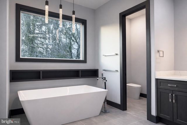 2613 BEACON HILL RD, Alexandria, VA 22306