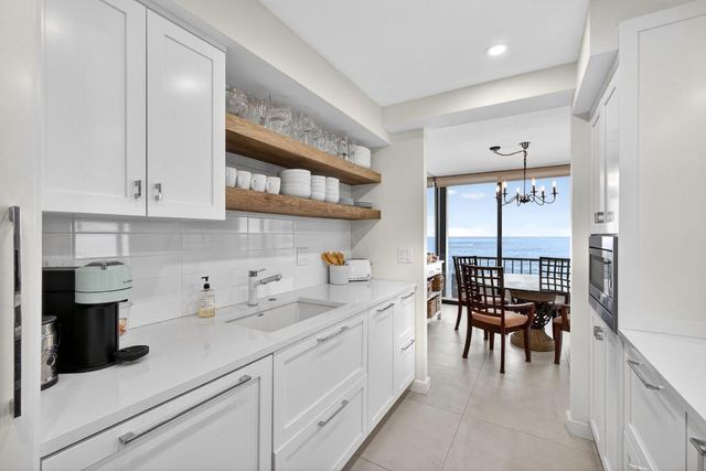 5540 N Ocean Drive 14b, Singer Island, FL 33404