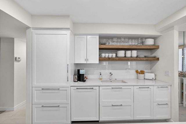 5540 N Ocean Drive 14b, Singer Island, FL 33404