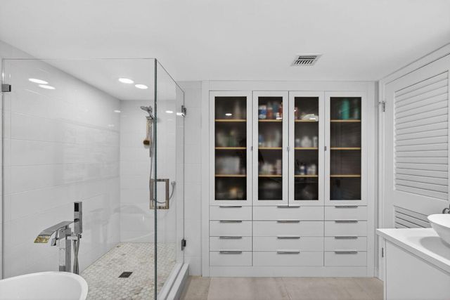 5540 N Ocean Drive 14b, Singer Island, FL 33404