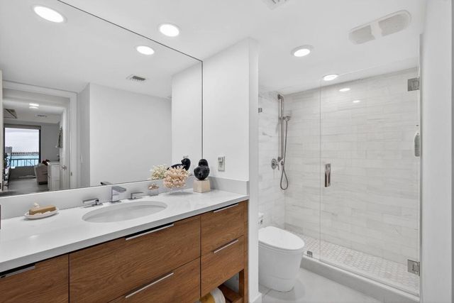 5540 N Ocean Drive 14b, Singer Island, FL 33404