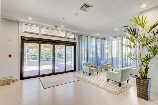 5540 N Ocean Drive 14b, Singer Island, FL 33404