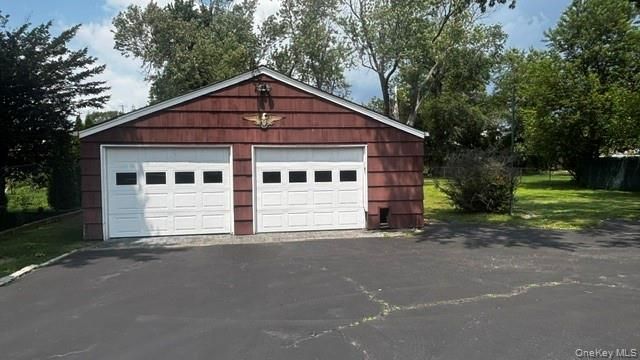 59 FARMERS Avenue, Lindenhurst, NY 11757