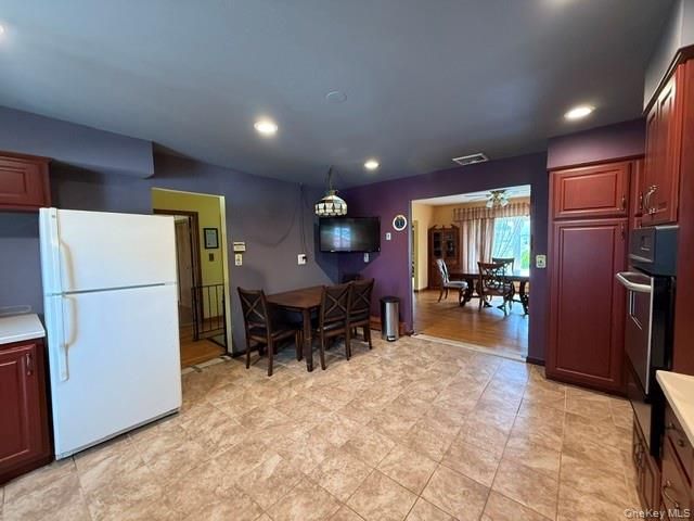 59 FARMERS Avenue, Lindenhurst, NY 11757