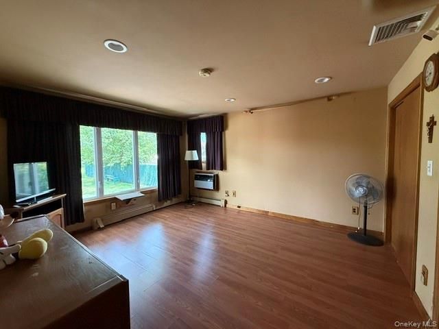 59 FARMERS Avenue, Lindenhurst, NY 11757