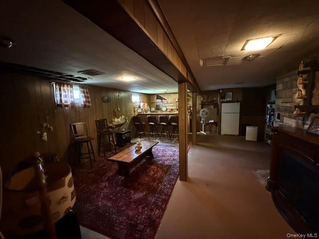 59 FARMERS Avenue, Lindenhurst, NY 11757