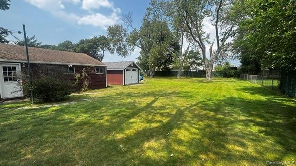 59 FARMERS Avenue, Lindenhurst, NY 11757 — photo 4