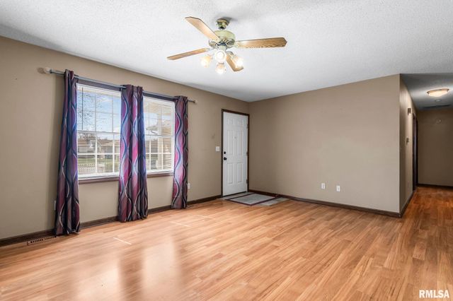 3005 Sutherland Road, Springfield, IL 62702