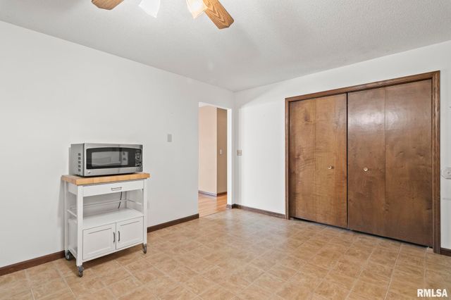 3005 Sutherland Road, Springfield, IL 62702