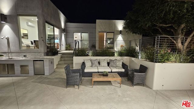 10572 Putney Road, Los Angeles, CA 90064