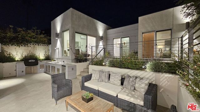 10572 Putney Road, Los Angeles, CA 90064