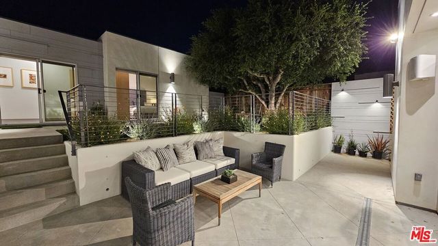 10572 Putney Road, Los Angeles, CA 90064