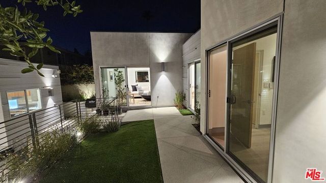 10572 Putney Road, Los Angeles, CA 90064