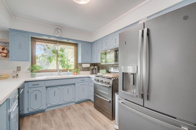 9101 Glenwood DRIVE, Greendale, WI 53129